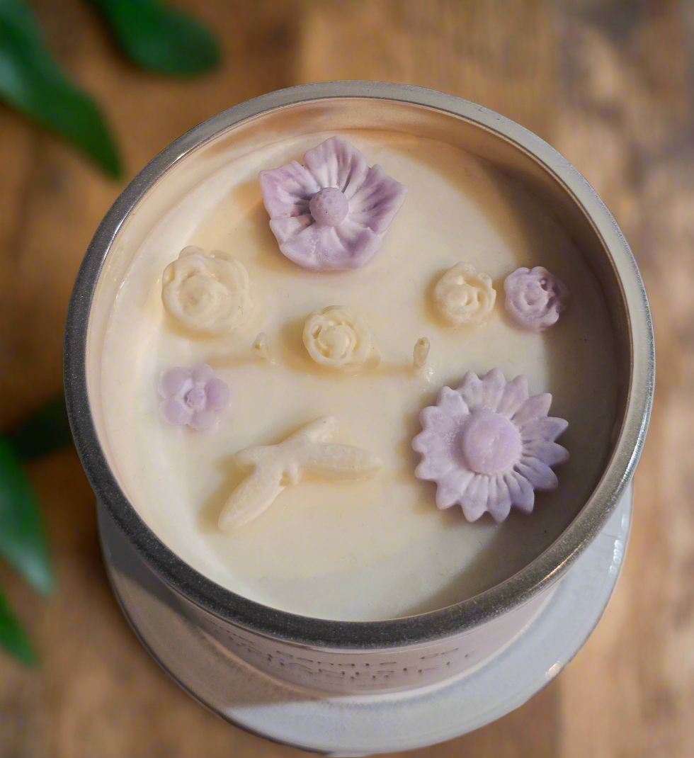 Cloche Japanese Honeysuckle | Soy wax candle | 280g