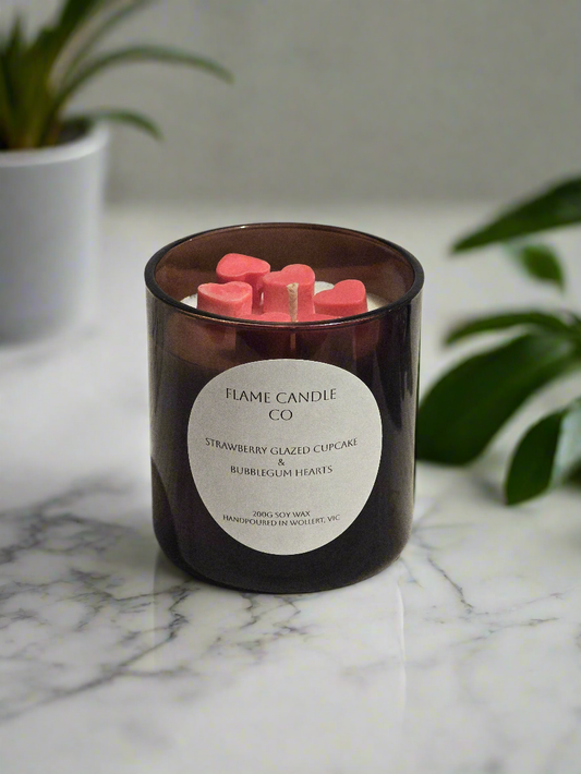 Strawberry glazed cupcake & Bubblegum hearts | 200G Soy candle (Amber)